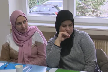 Bez vytváření migrantských čtvrtí. Město na severu Francie má úspěchy s integrací cizinců