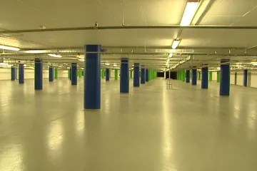 Léta se na ně čekalo, teď o ně není zájem. Garáže v Blance radnice zpřístupní celé Praze 6