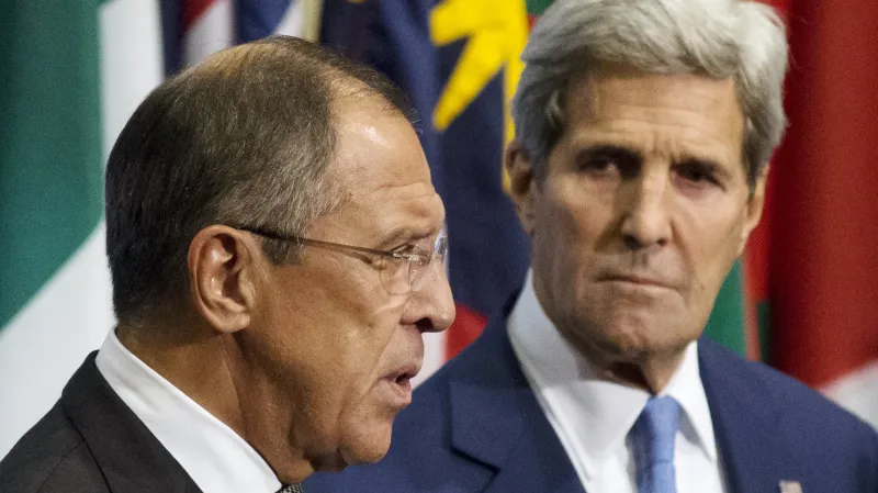 Sergej Lavrov a John Kerry