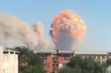 Z muničních skladů v kazašském Arysu hodiny hřměly exploze. Vláda rozhodla evakuovat celé město