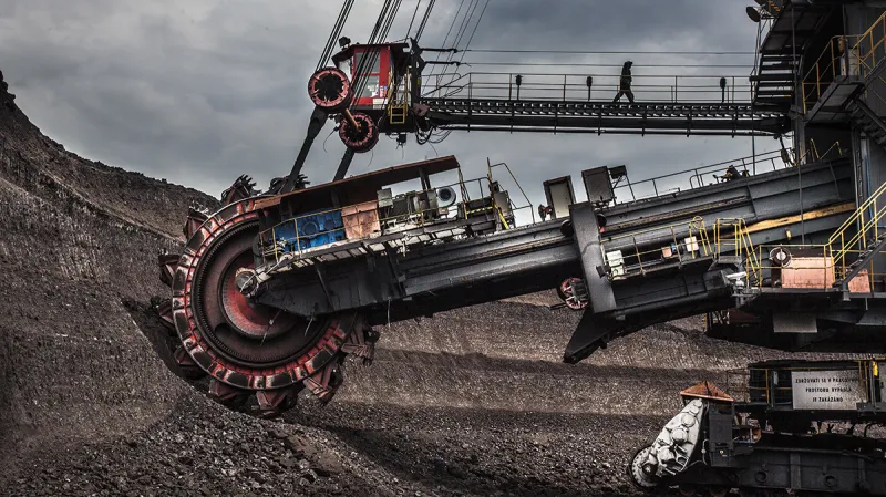 Těžba uhlí v lomu ČSA