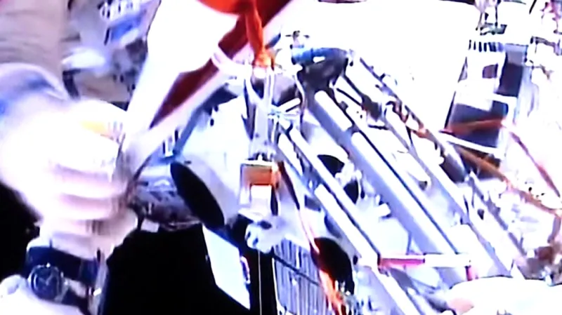 Předávání olympijské pochodně ve vesmíru