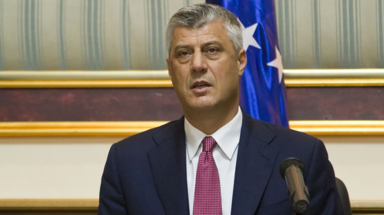 Kosovským prezidentem je Thaçi, navzdory obstrukcím se slzným plynem ...