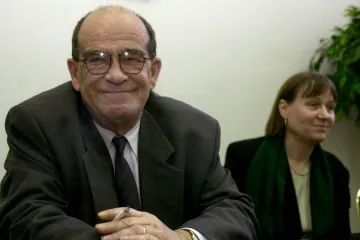 Ombudsman se staví za občany už dvacet let. Tvář funkci dal obhájce disidentů Motejl