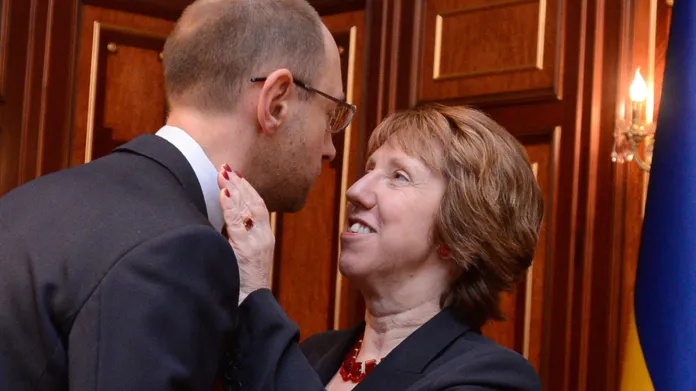 Arsenij Jaceňuk a Catherine Ashtonová