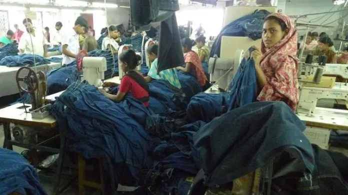 Továrna na oděvy v Bangladéši