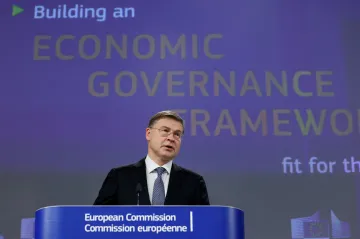 Evropská komise chce zavést pravidelné půjčky Ukrajině. Příští rok by mohlo jít o 18 miliard eur