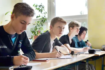 Hlas matky během dospívání ztrácí sílu. Mozek tím teenagery připravuje na budoucnost
