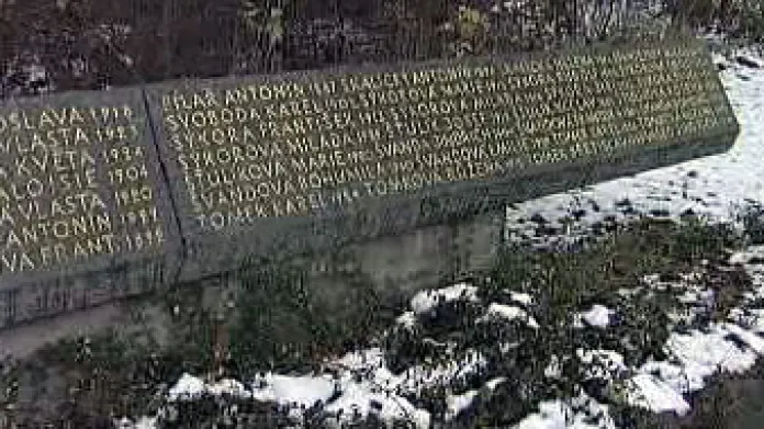 Památník Ležáky stát i Pardubický kraj zanedbávají, tvrdí starosta obce Miřetice, která se o památník stará.