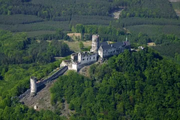 Toulky za hrad(b)y. Nový podcast zve do panských sídel, začíná Bezdězem