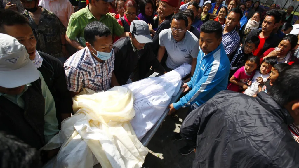 Oběti laviny na Everestu