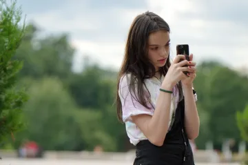 Část dětí je závislá na digitálních médiích. A u rodičů to může vést k vyhoření