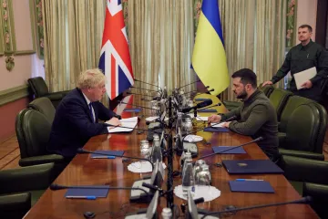 Rakouský kancléř a britský premiér jednali v Kyjevě se Zelenským. Orbán odsoudil masakr v Buče