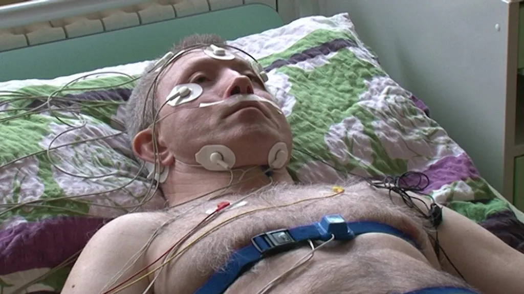 Častěji mají problémy se spánkem starší a obéznější pacienti
