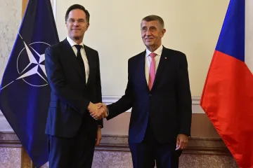 Šéf NATO přijel na návštěvu Česka