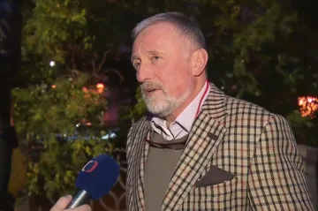 Topolánek chce kandidovat na prezidenta. Rozhodlo „přátelství mezi Hradním a Čapím lidem“