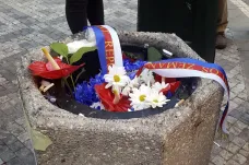 Část opozice rozumí vyhození květin, Černochová z ODS mluví o primitivismu