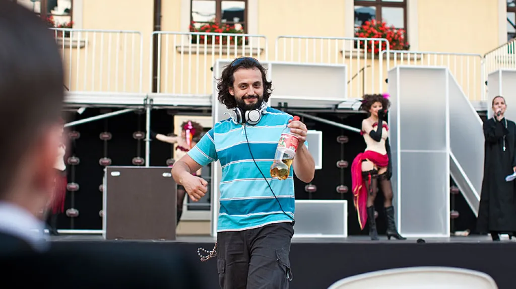 Autor hudby Marián Čekovský na zkoušce představení Oko za oko