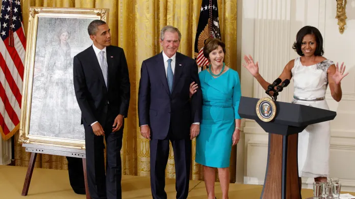 Barack a Michelle Obamovi a George a Laura Bushovi