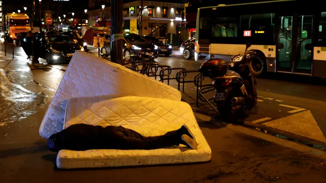 „Dealeři si kupují mlčení“. Ve Francii přibývá násilí spojeného s drogami