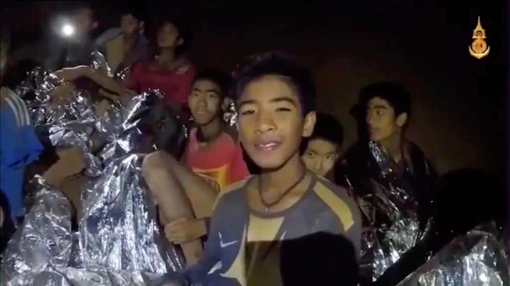 Chlapci v thajské jeskyni