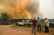 Nejlidnatější státy Austrálie vyzývají k evakuaci. Hasiči nemají pod kontrolou sto padesát požárů
