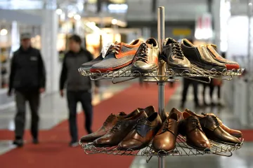 Tržby v obchodech klesly v listopadu o 5,3 procenta. Nejvíce v prodejnách s oděvy a obuví