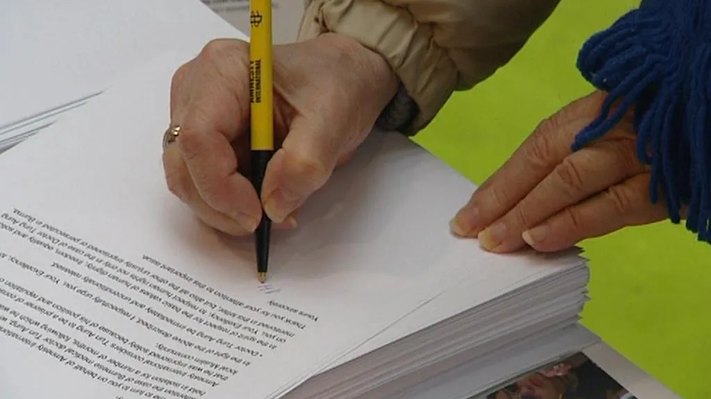 Podpis pod petici proti nespravedlivě vězněným