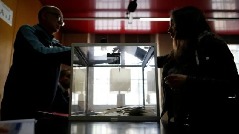 Volební místnost v Annonay po výpadku proudu