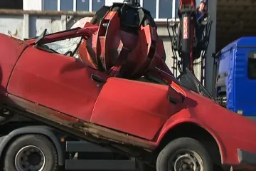 Půl roku prošlá technická kontrola jako důvod k odstranění. Města zpřísňují tažení proti autovrakům