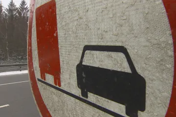 Kamiony v levém pruhu asi zůstanou. Poslanci mění názor na úplný zákaz