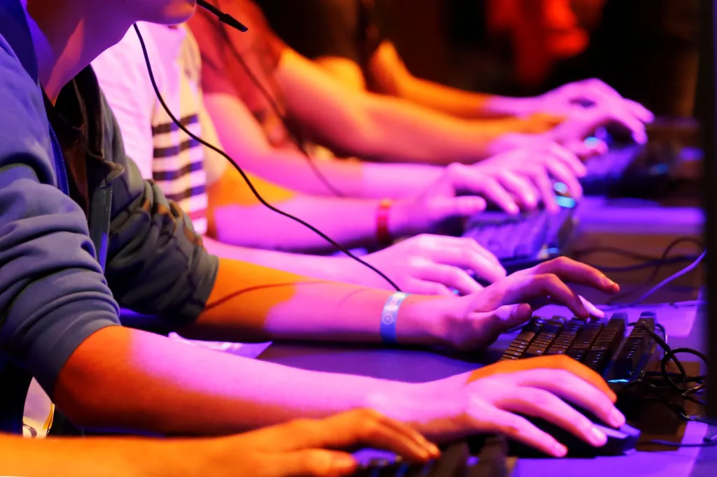 Hráči zkouší nové hry na největším evropském herním festivalu GamesCom