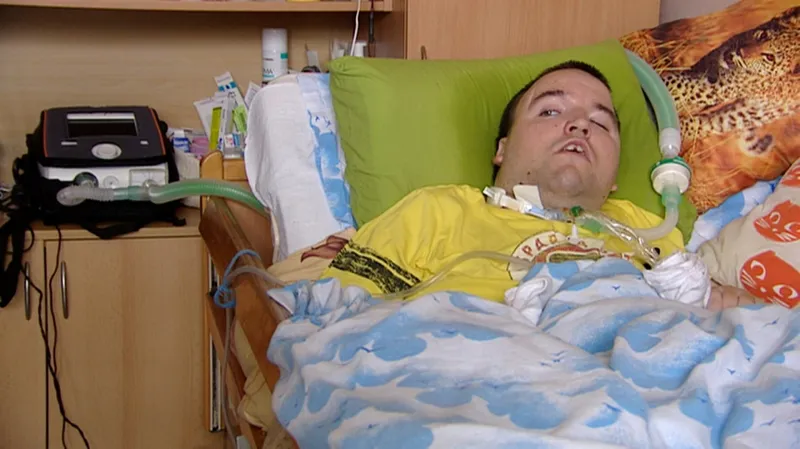 Tomáš zvládá výlety do přírody a rád maluje krajinky