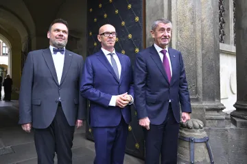 Babiš uvádí ministry do úřadů