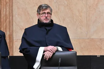 Ministerstvo nemělo bitcoinový dar přijmout, uvedl Uhlíř