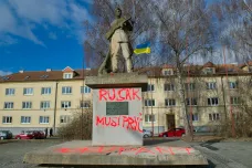 Češi ničí kvůli ruské agresi pomníky rudoarmějců. „Lidé mají krátkou paměť,“ obává se historik