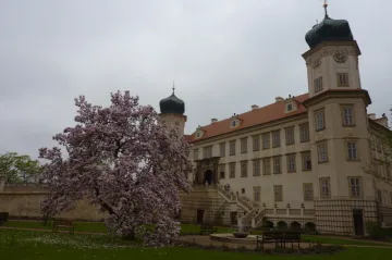 AVÍZO: Zámek v Mníšku ve středu 8. 5.