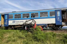 Na Klatovsku se srazil vlak s traktorem, jeho řidič zemřel. Provoz byl po sedmi hodinách obnoven