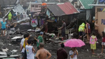 Filipínské město Legazpi po přechodu tajfunu Kammuri