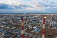 Maďarsko si bez ruské ropy zoufá. Slovensko hrozí Kyjevu odvetou
