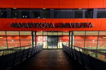 Masarykova univerzita stáhla z výuky třetího učitele. Důvodem je údajné obtěžování 