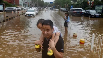Peking zasáhl tajfun Doksuri a přívalové deště