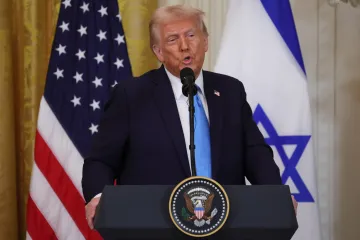 Trump: Palestinci by měli odejít z Pásma Gazy a USA pak oblast převezmou
