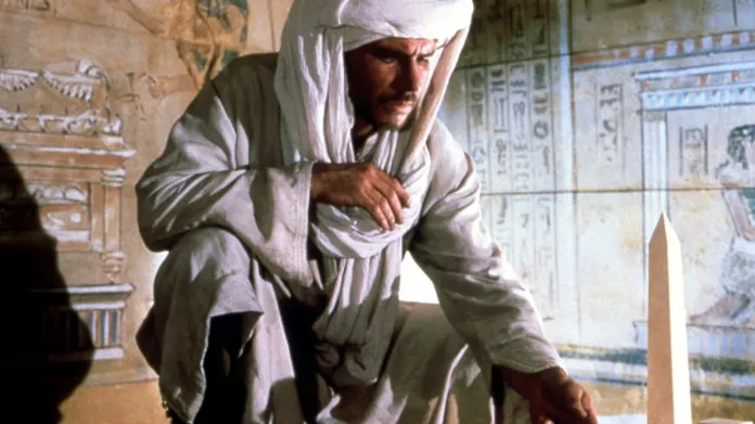 Harrison Ford v kultovní roli Indiany Jonese. Ne vždy měl na sobě klobouk
