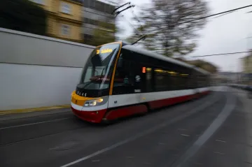 Veřejná doprava s novým měsícem zdražila ve středních Čechách, v Praze i České Lípě