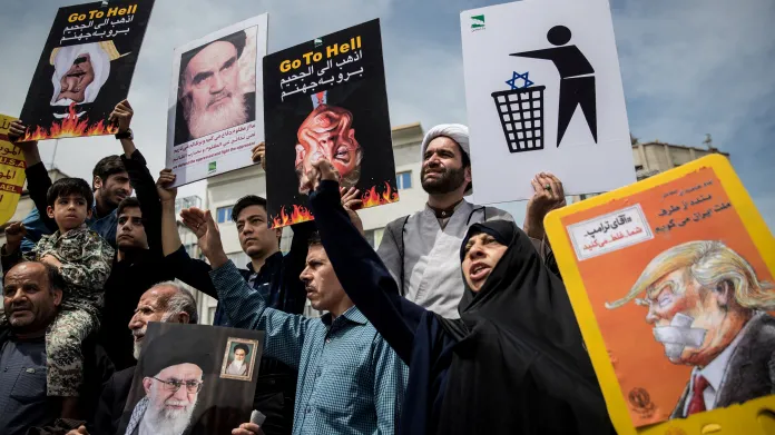 Protesty v Teheránu proti odstoupení USA od iránské jaderné dohody