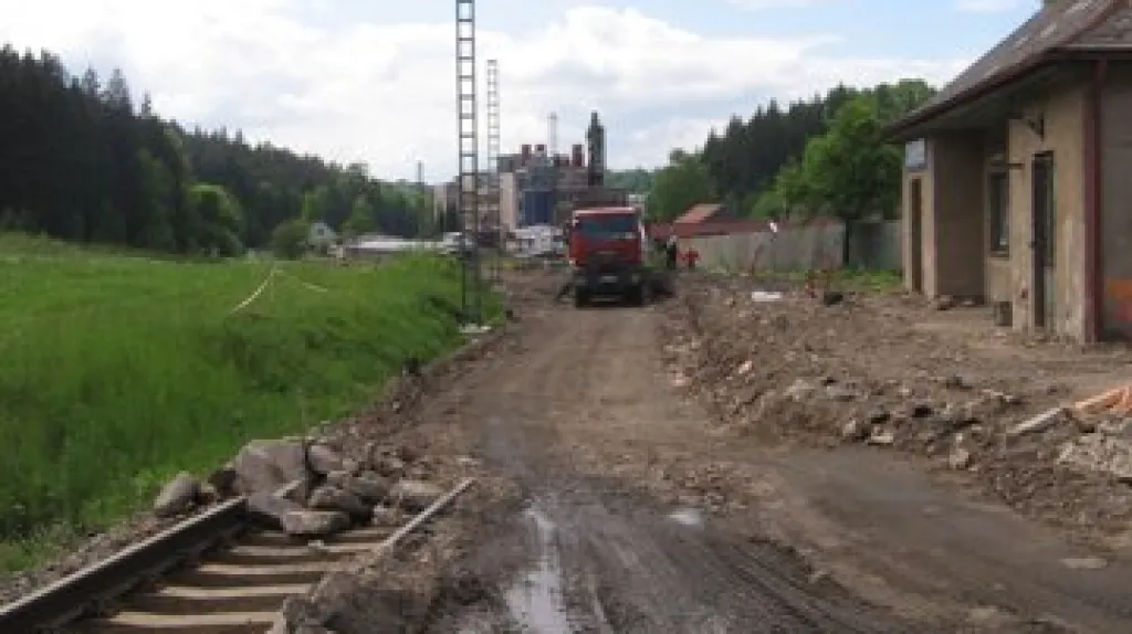 Rozkopaná stanice na trati Letohrad–Lichkov