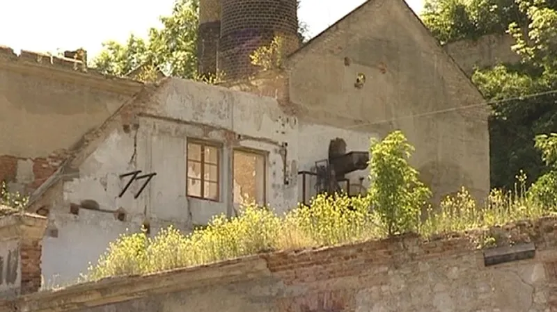 Plán, jak zachránit chátrající barokní pivovar, má nové vedení Roudnice nad Labem.