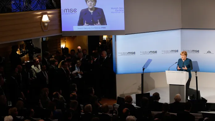 Angela Merkelová při projevu na konferenci