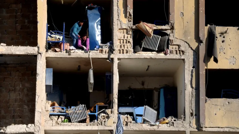 Následky výbuchu na univerzitě v Aleppu